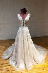 Ivory V Neck Wedding Dress Tulle Lace Appliqued Bridal Gown