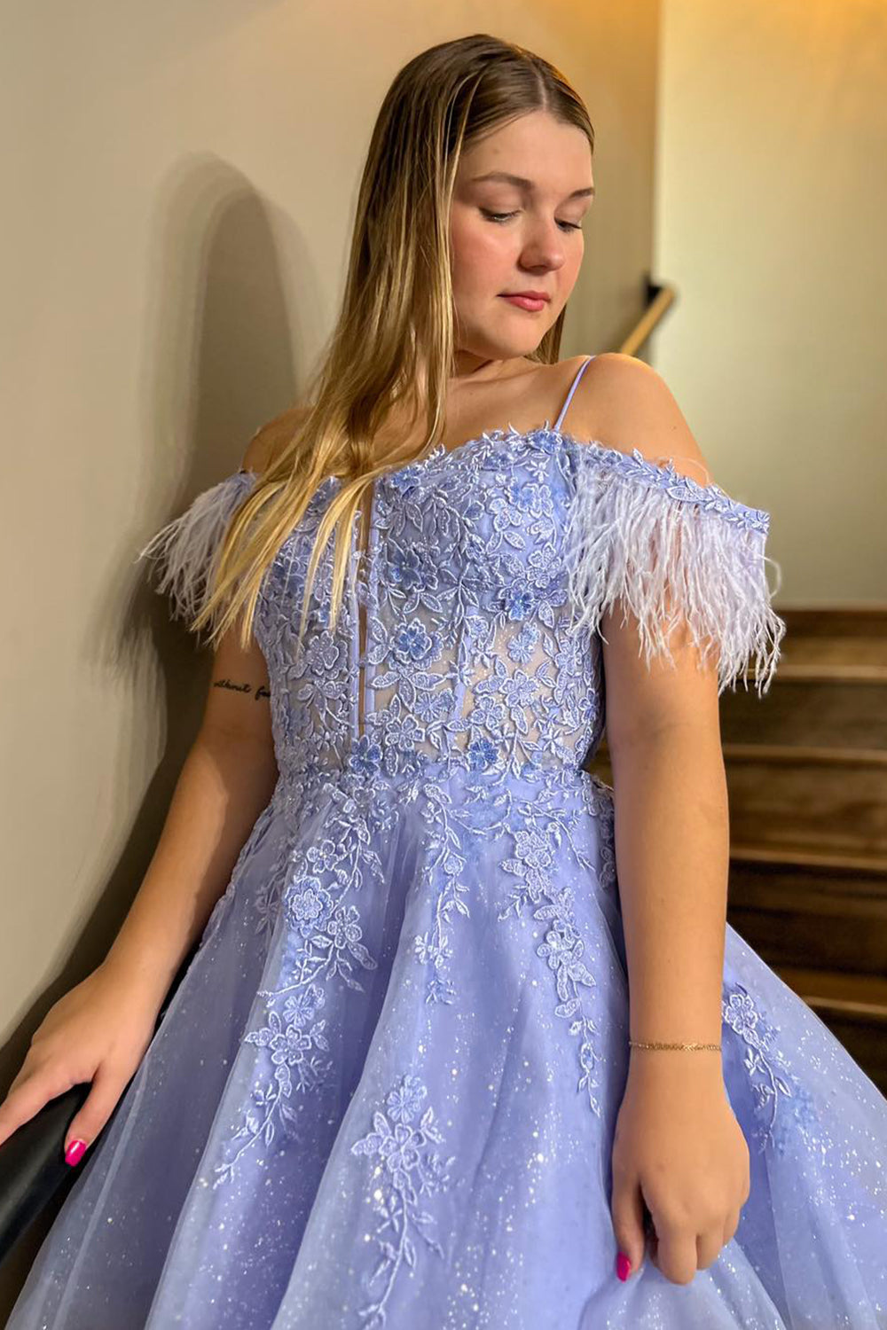 Lavender Homecoming Dresses Corset A-Line Lace Short Cocktail Dresses With Feathered Detachable Sleeves