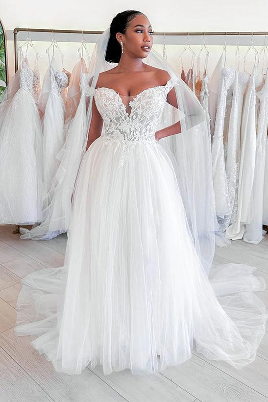 Off the Shoulder Sleeveless Court Train Lace/Tulle Wedding Dress