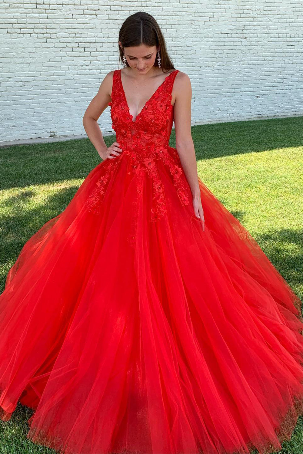 Red Prom Dress A Line V Neck Long Evening Dress With Appliques
