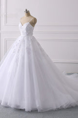 Spaghetti Straps V Neck Tulle Wedding Dress with Lace Appliques