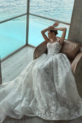 Dressystars Spaghetti Straps Wedding Dress A Line Bridal Gown with Beaded Lace Appliques
