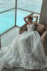 Dressystars Spaghetti Straps Wedding Dress A Line Bridal Gown with Beaded Lace Appliques