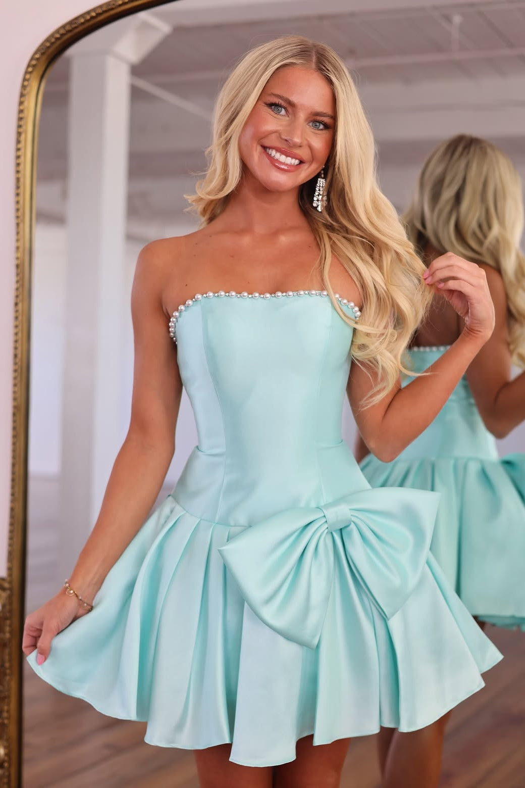 Dressystars Strapless Satin Homecoming Dresses Mini Cocktail Dresses with Oversized Waist Bow