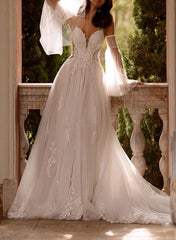 Sweetheart Court Train Wedding Dress With Appliques Lace