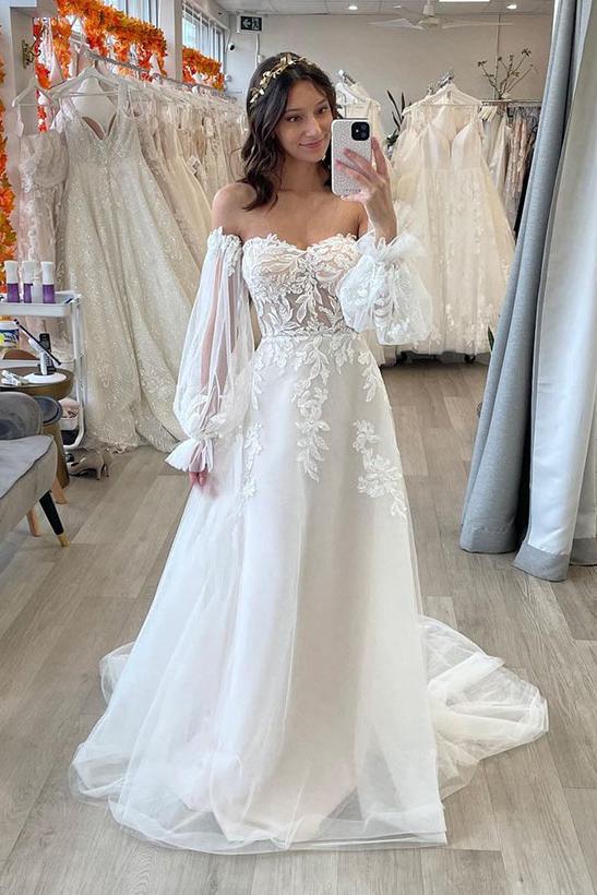 Sweetheart Long Sleeves A Line Tulle Wedding Dress With Appliques Lace and Sweep Train