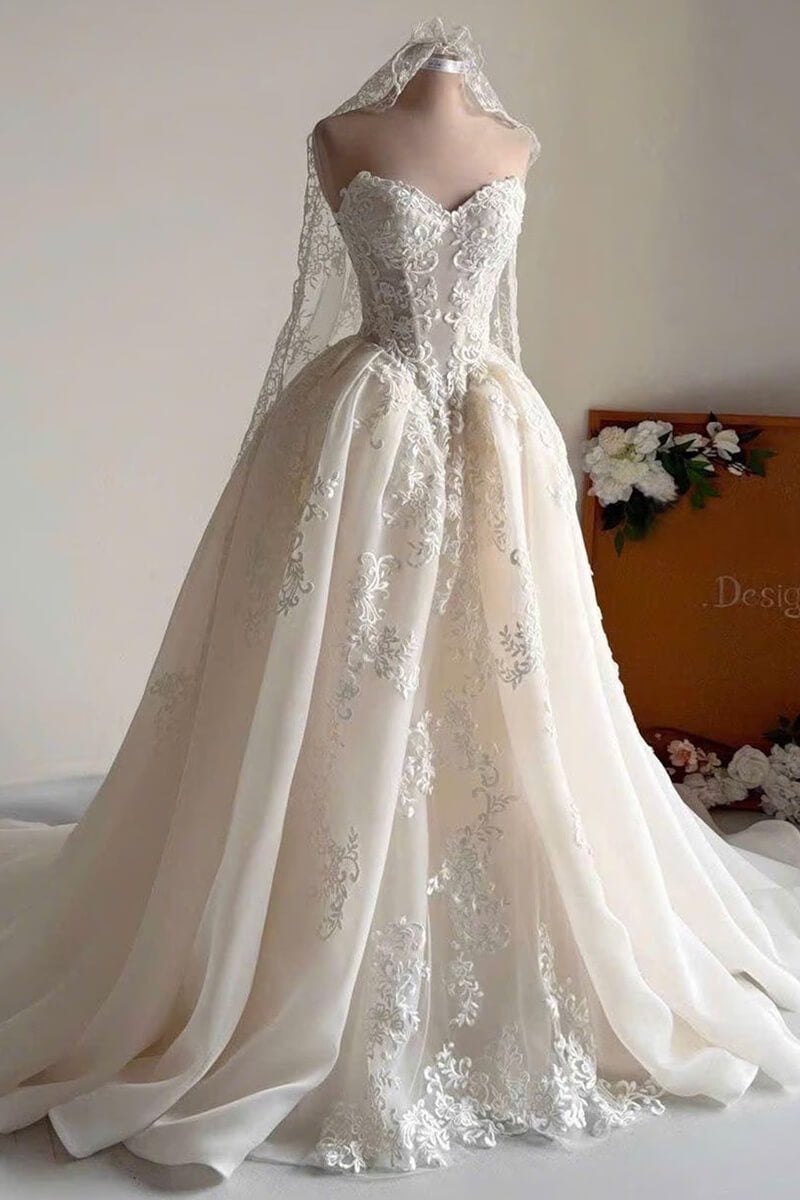 Tulle Ball Gown Wedding Dress with Sweetheart Neckline and Lace Appliques