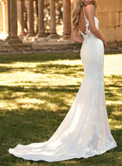 V Neck Sleeveless Court Train Elegant Wedding Dress With Appliques Lace
