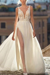 V Neck Sleeveless Tulle Wedding Dress With Appliques Lace