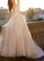 V neck Sleeveless Lace/Tulle Wedding Dress With Appliques Lace