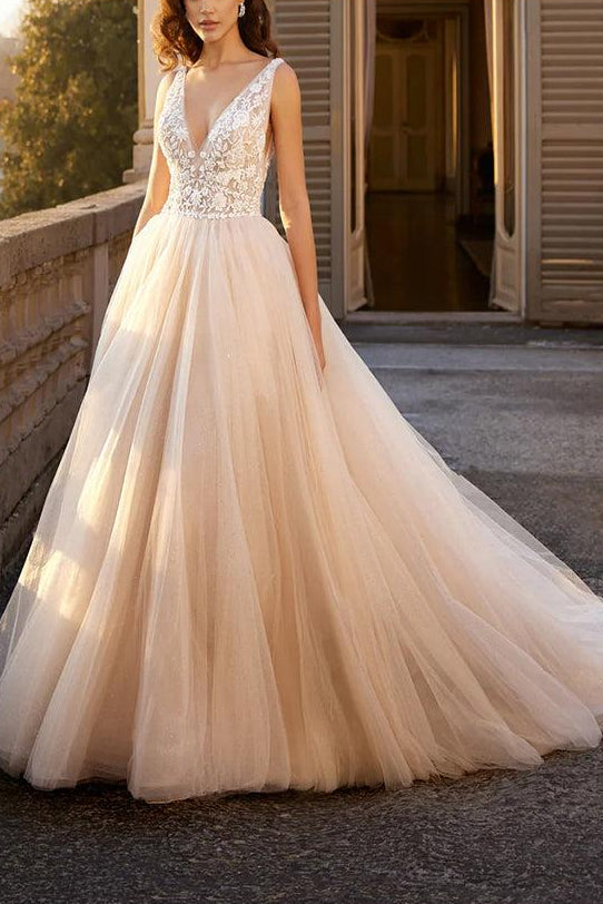 V neck Sleeveless Lace/Tulle Wedding Dress With Appliques Lace