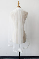 White Short Wedding Veil with Lace