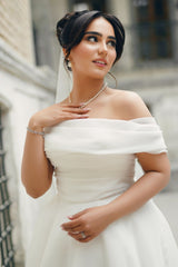 White Wedding Dress A Line Strapless Off The Shoulder Sleeveless Long Chiffon Bridal Gown With Ruffles