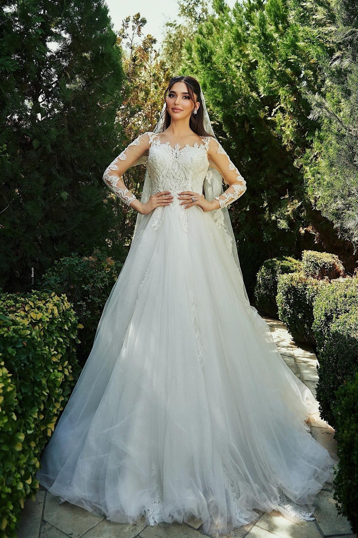 White Wedding Dress A Line Sweetheart Long Sleeves Long Tulle Bridal Gown With Appliques
