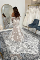 White Wedding Dress Mermaid Sweetheart Strapless Sleeveless Lace Chapel Train Tulle Bridal Gown With Appliques