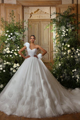 White Wedding Dress Sweetheart Ball Gown One Shoulder Sleeveless Cathedral Train Tulle Bridal Gown With Handmade Flowers
