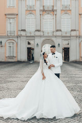 White Wedding Dress Sweetheart Spaghetti Strap Sleeveless Sequined Ball Gown Long Tulle Bridal Gown With Appliques