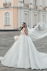 White Wedding Dress Sweetheart Spaghetti Strap Sleeveless Sequined Ball Gown Long Tulle Bridal Gown With Appliques