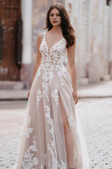 White Wedding Dress V Neck Spaghetti Strap A Line Court Train Tulle Lace Split Bridal Gown With Appliques