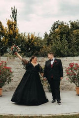 Dressystars Black Plus Size Wedding Dress Short Sleeve A Line V Neck Bridal Gown with Lace Appliques