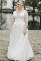Dressystars Plus Size Beach Wedding Dress Half Sleeve A Line Lace Bridal Gown