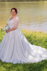 Dressystars Plus Size Wedding Dress 3/4 Sleeve A Line Tulle Bridal Gown with Lace Appliques