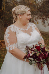 Dressystars Plus Size Wedding Dress A Line Bateau Neck Half Sleeve Bridal Gown with Lace