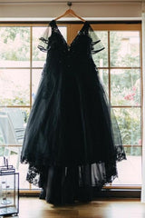 Dressystars Black Plus Size Wedding Dress Short Sleeve A Line V Neck Bridal Gown with Lace Appliques