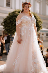 Dressystars Champagne Plus Size Wedding Dress A Line Off the Shoulder Bridal Gown with Lace Appliques