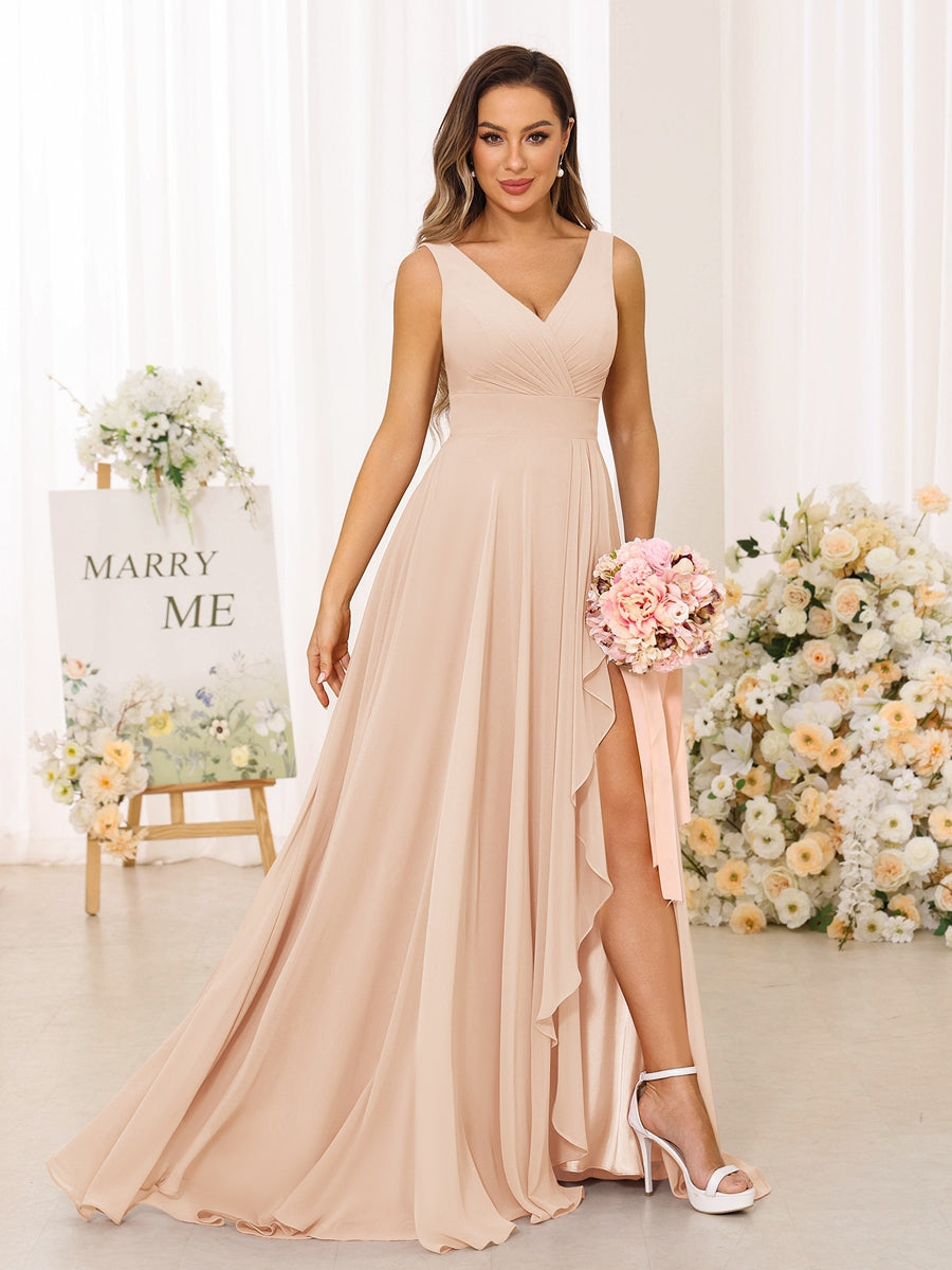 A-Line/Princess V-Neck Split Side Long Bridesmaid Dresses with Pockets Light Champagne