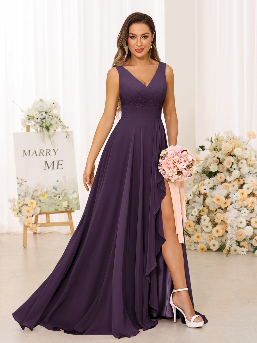 A-Line/Princess V-Neck Split Side Long Bridesmaid Dresses with Pockets Plum