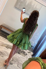 A-Line Kelly Green Homecoming Dresses Short Cocktail Dresses with Bow