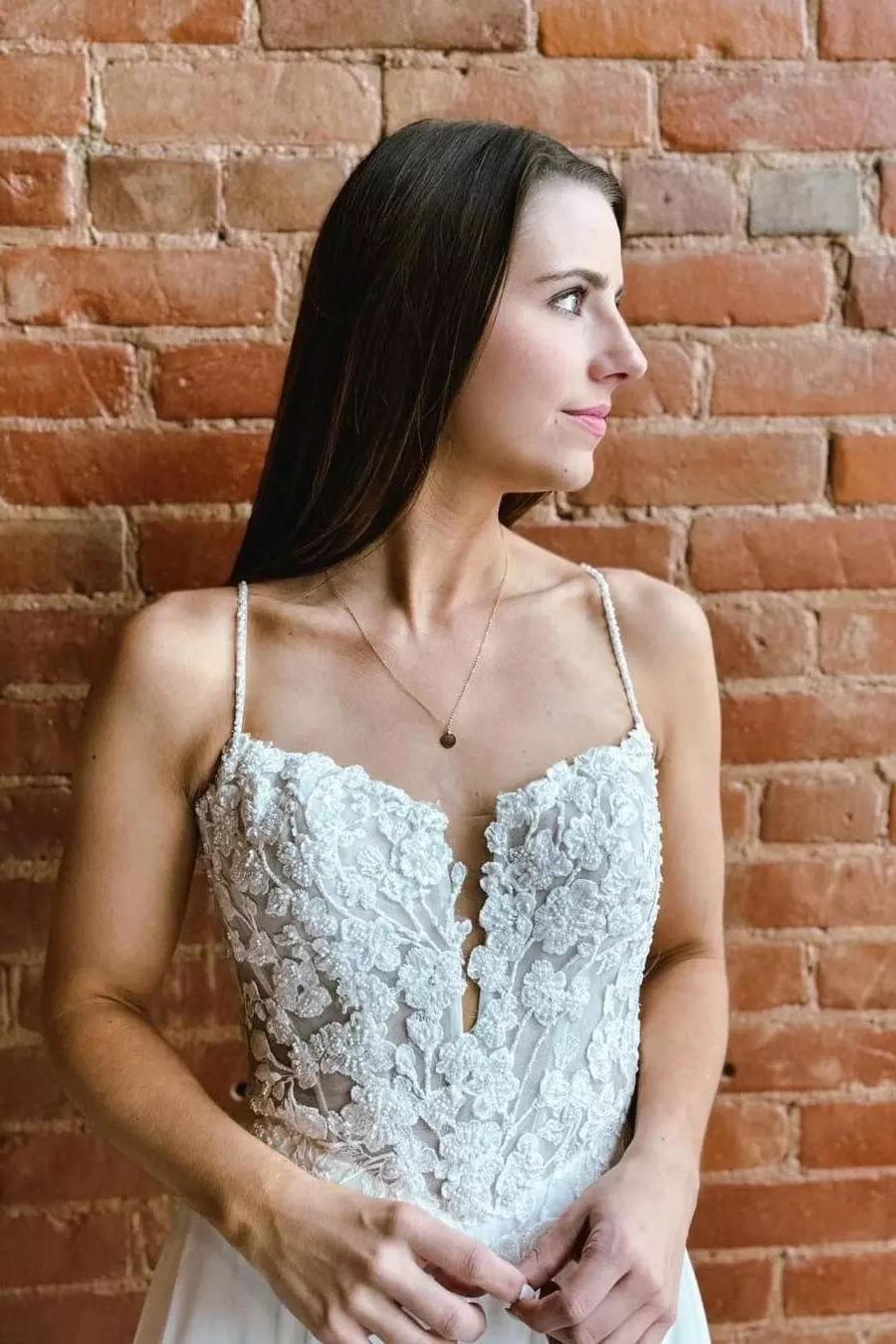 A Line Lace Spaghetti Straps Sleeveless White Wedding Dress Bridal Gown With Split Train