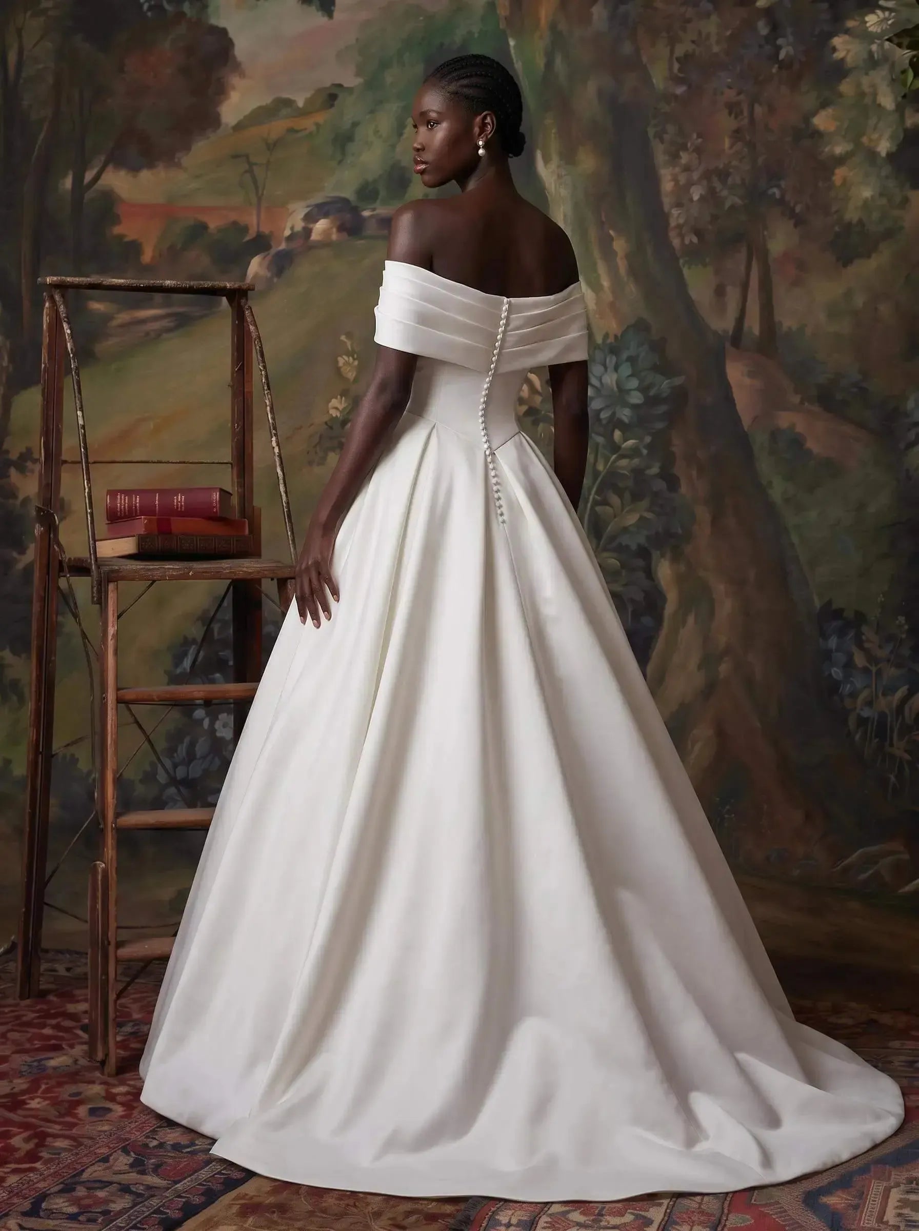 Ball Gown Sweetheart Detachable Sleeves Chapel Train Satin Wedding Dress with Pockets