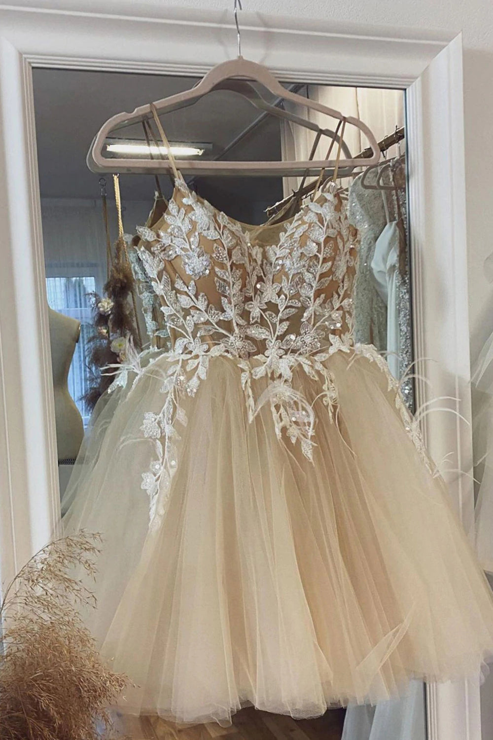 Beige Spaghetti Straps Cocktail Dresses With Appliques