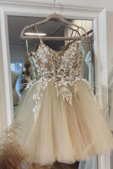 Beige Spaghetti Straps Cocktail Dresses With Appliques