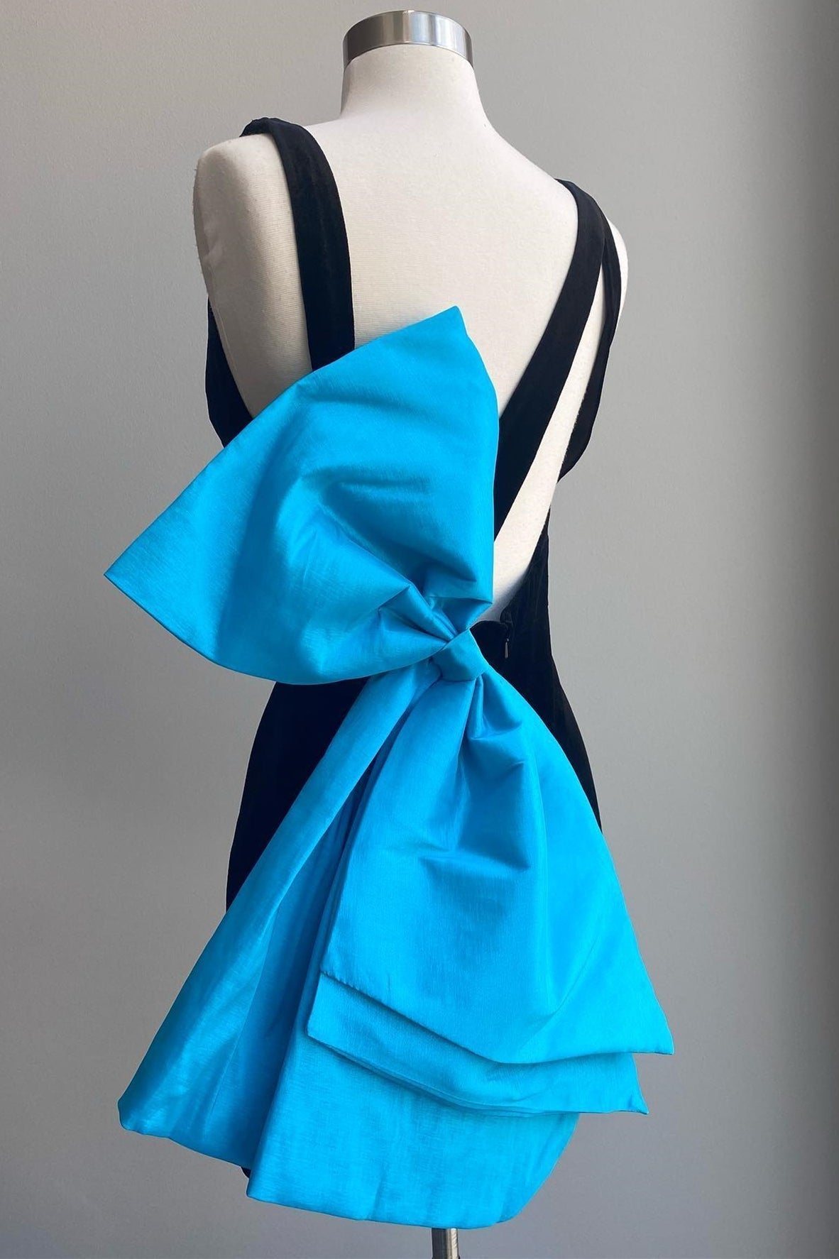 Black Homecoming Dress Plunge V bowknot Back Bodycon Mini Short Party Cocktail Dress