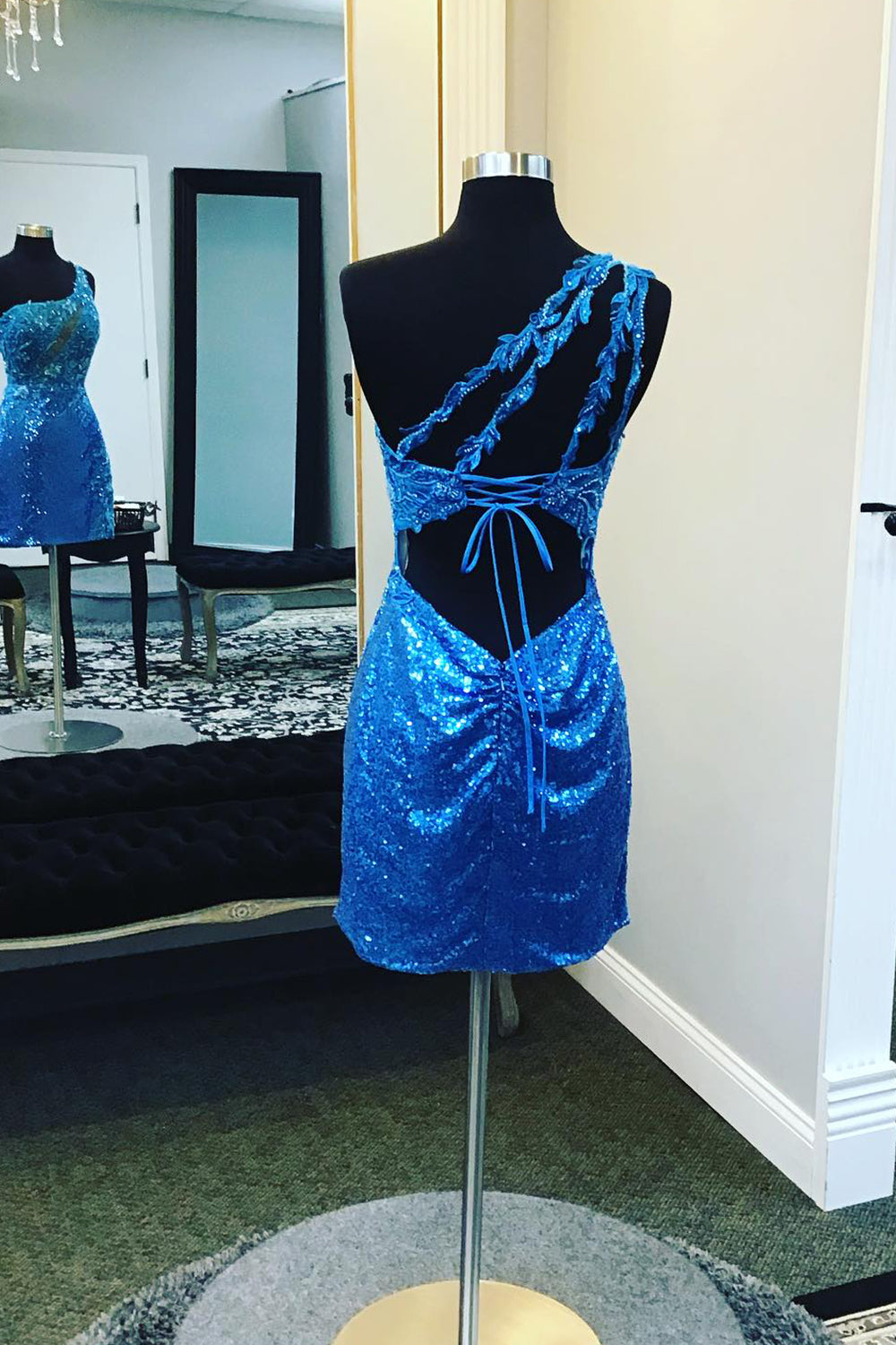 Black Homecoming Dresses Sequin Lace-Up Back Tight Short Cocktail Dresses with Lace