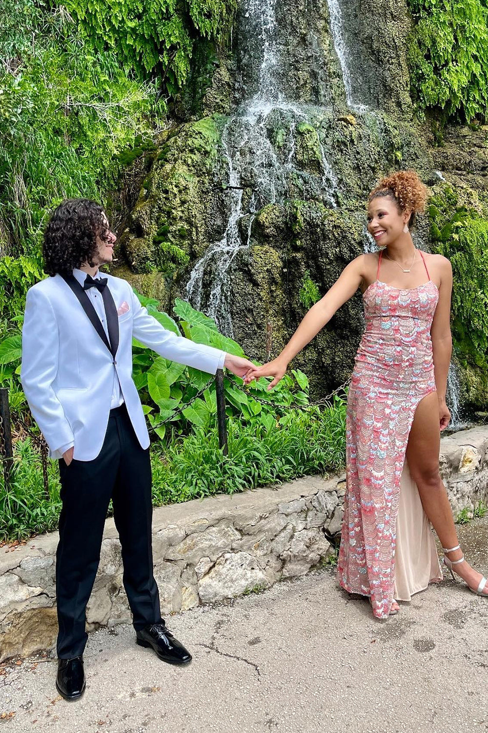 Black and White 2-Piece Shawl Lapel Men's Prom Homecoming Suit Blazer Pants