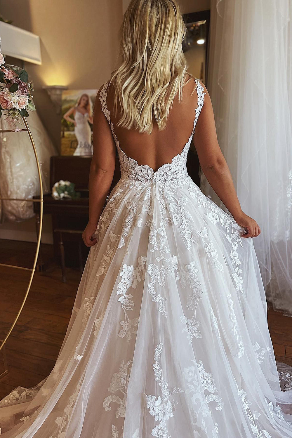 Dressystars Women Wedding Dress Chic Ivory V-Neck A-Line Tulle Bridal Dress  with Pockets