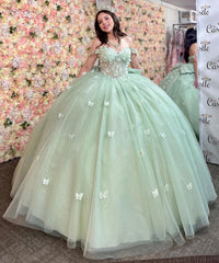 Chic & Modern Ball Gown Off Shoulder Sleeveless Pleated 3D Butterflies Appliques Big Bow Knot Mint Green Tulle Quinceanera Dress Birthday Party Dress For Sweet 16