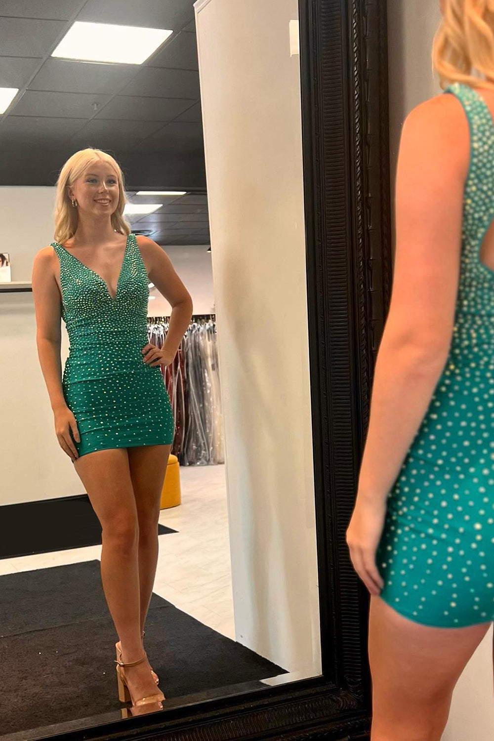 Coral Homecoming Dresses Beaded V-Neck Backless Tight Short Cocktail Dresses