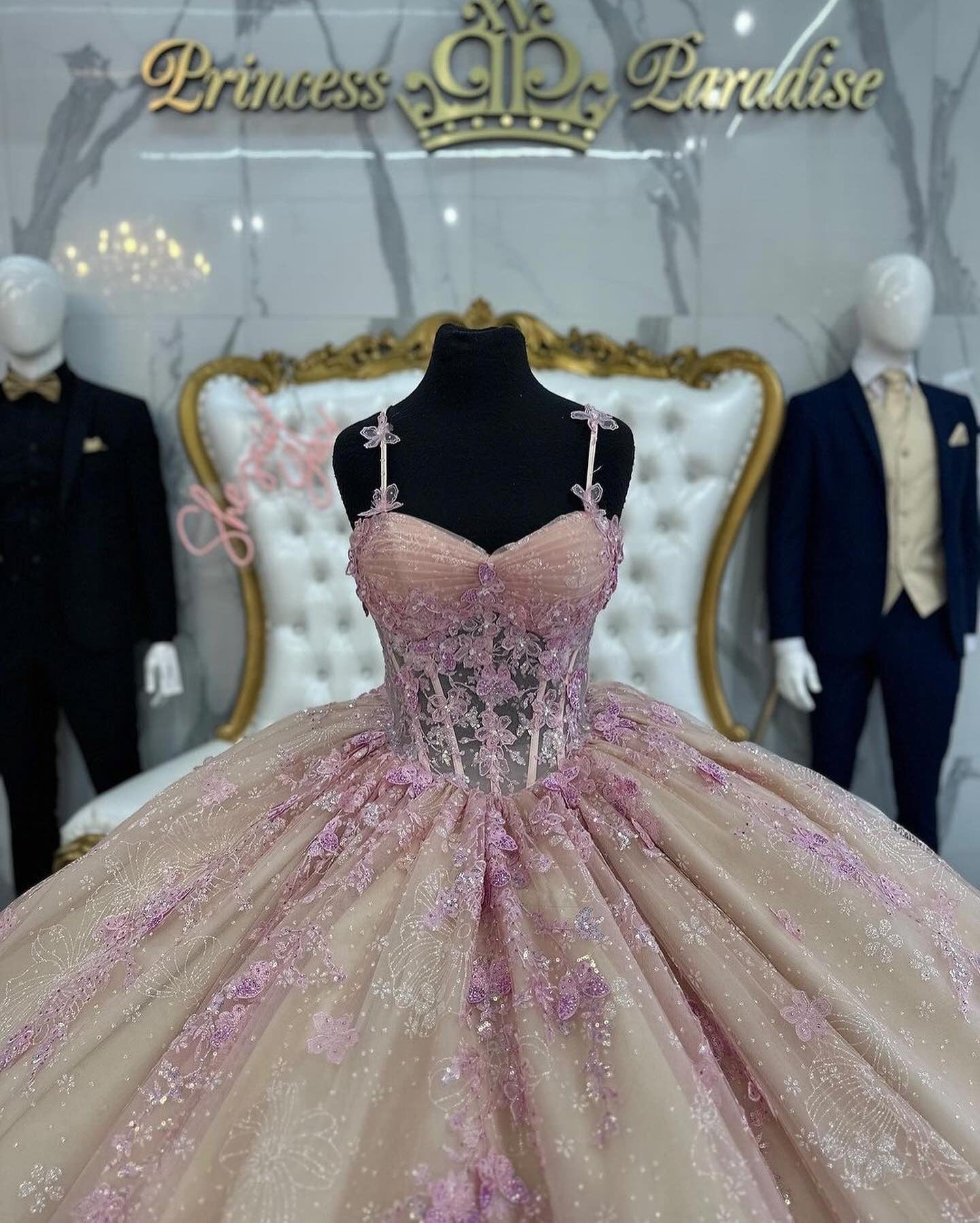 Cute & Chic Ball Gown Sweetheart Neck Spaghetti Straps Sequined Lace Appliques Quinceanera Dress Princess Birthday Party Gown For Sweet 16