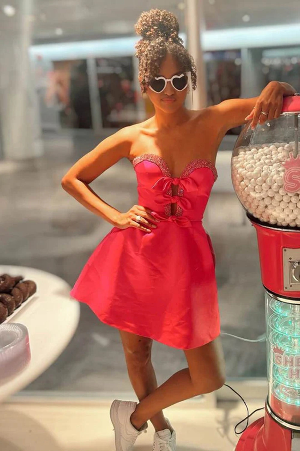 Dressystars A-Line Black Homecoming Dress Strapless Satin Short Prom Dress with Bow