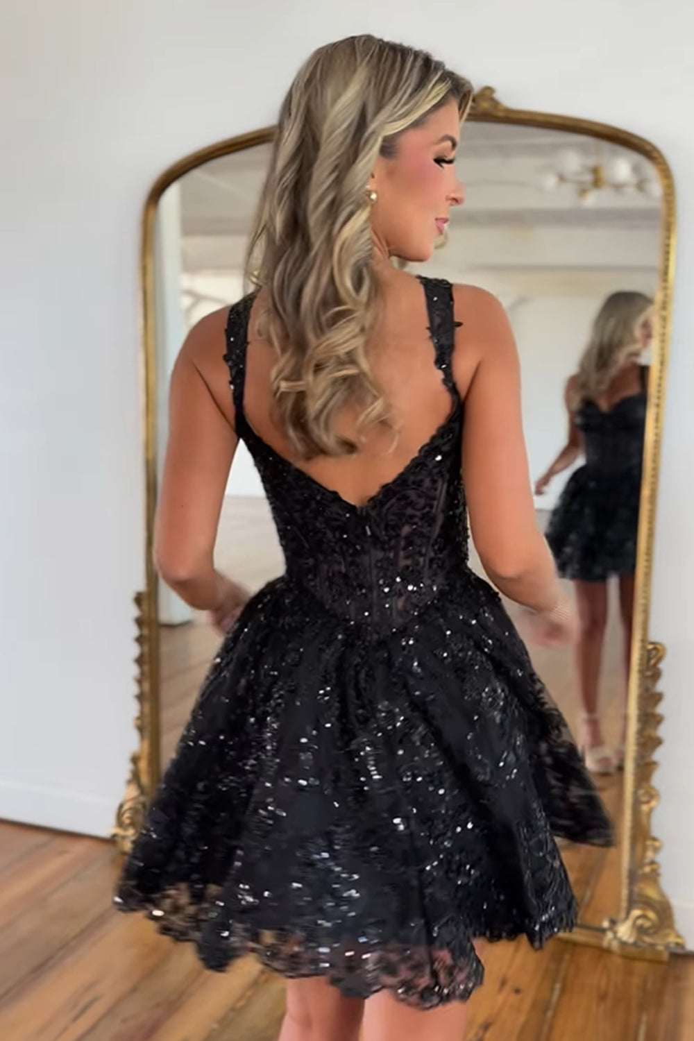 Dressystars A-Line Black Homecoming Dress Tiered Short Prom Dress with Lace