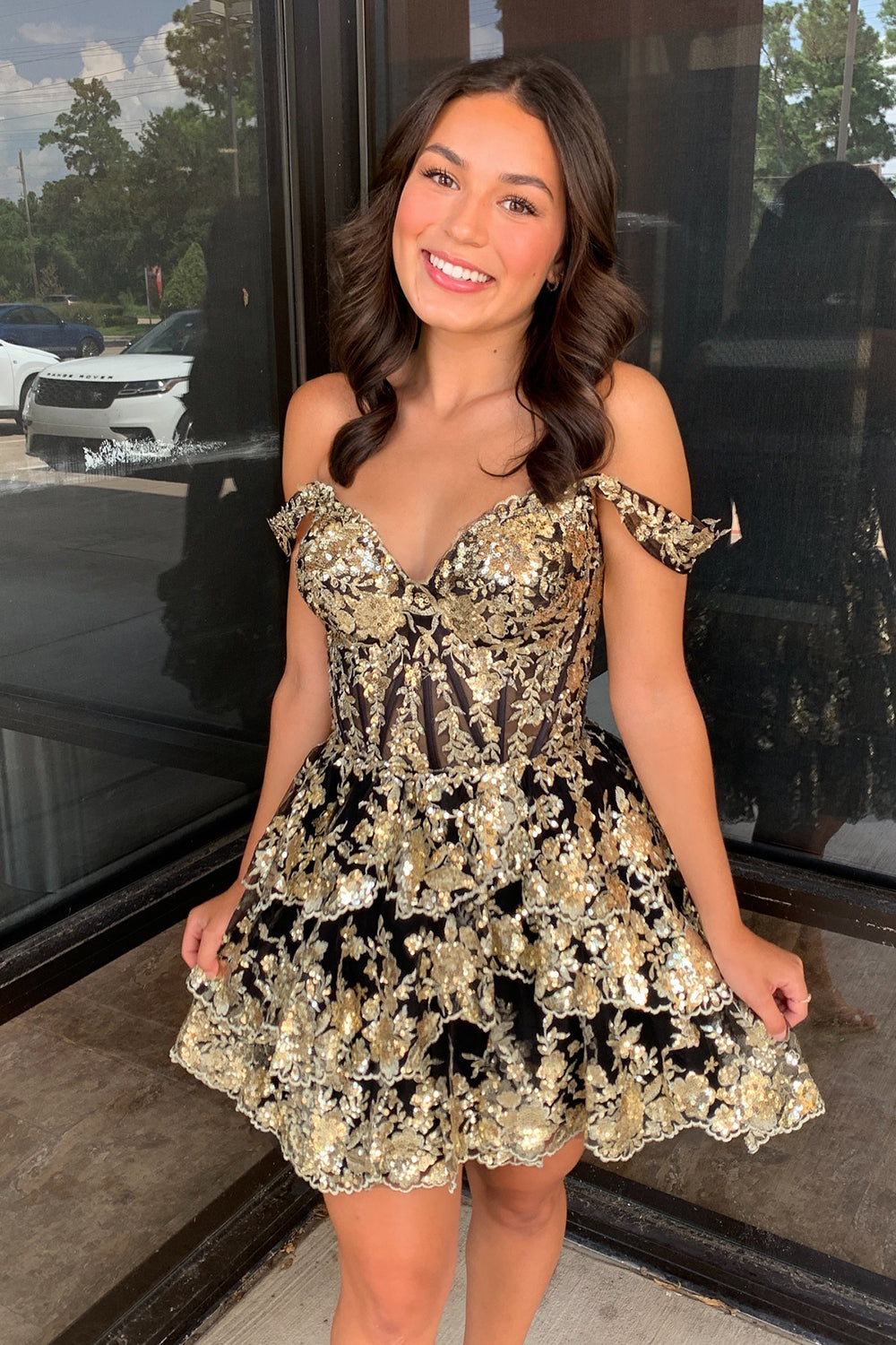 Dressystars A-Line Black Homecoming Dress Tiered Short Prom Dress with Lace