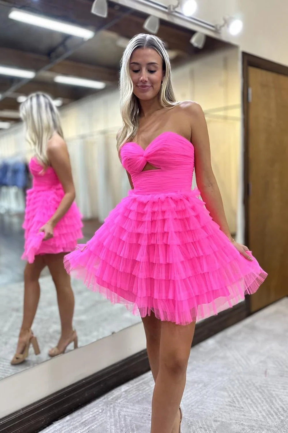 Dressystars A-Line Fuchsia Homecoming Dress Strapless Tiered Tulle Short Prom Dress with Keyhole