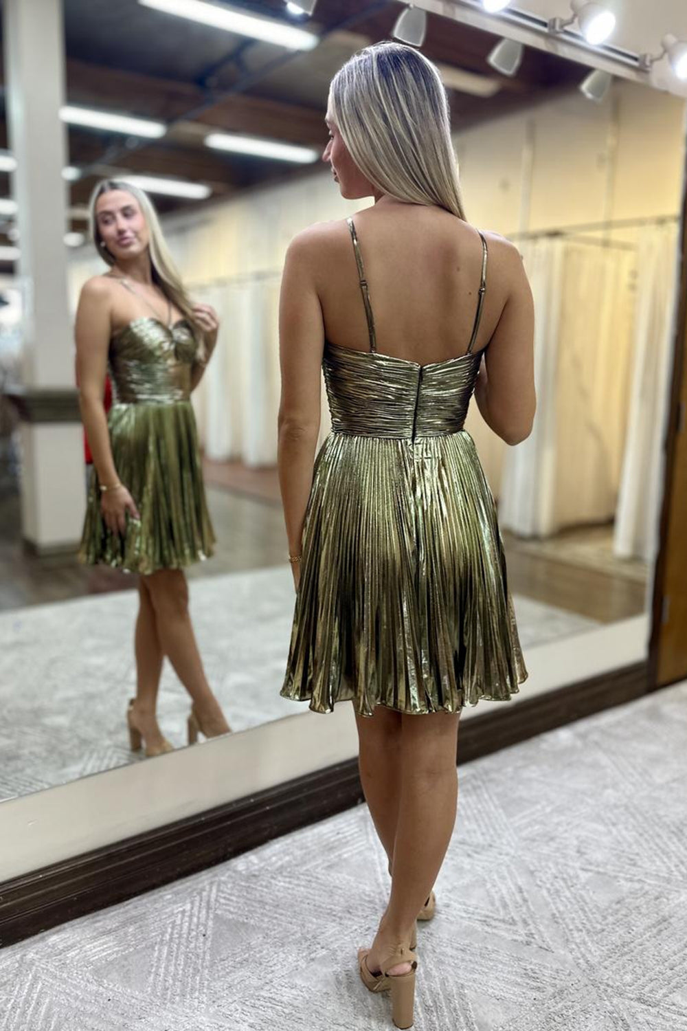Dressystars A Line Golden Homecoming Dress Halter Short Prom Dress with Keyhole