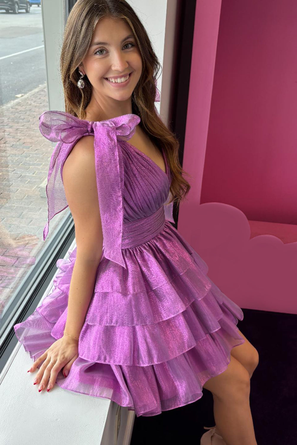 Dressystars A Line Kelly Green Homecoming Dress V Neck Tiered Short Prom Dress with Ruffles