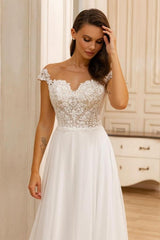 Dressystars A Line Lace Sweetheart Sleeveless White Wedding Dress Bridal Gown With Appliques Ruffles